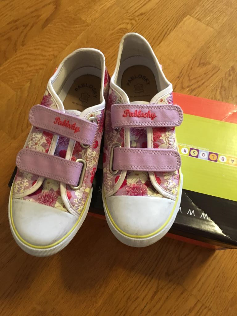 продам для девочки б/у мало совсем