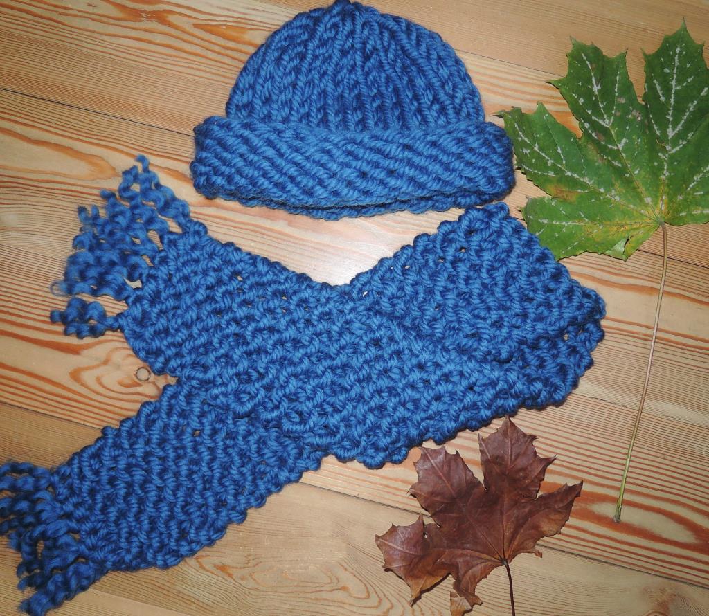 Комплект крупной вязки цвета джинс. 1500 руб. . Шапочки ручная работа ❤