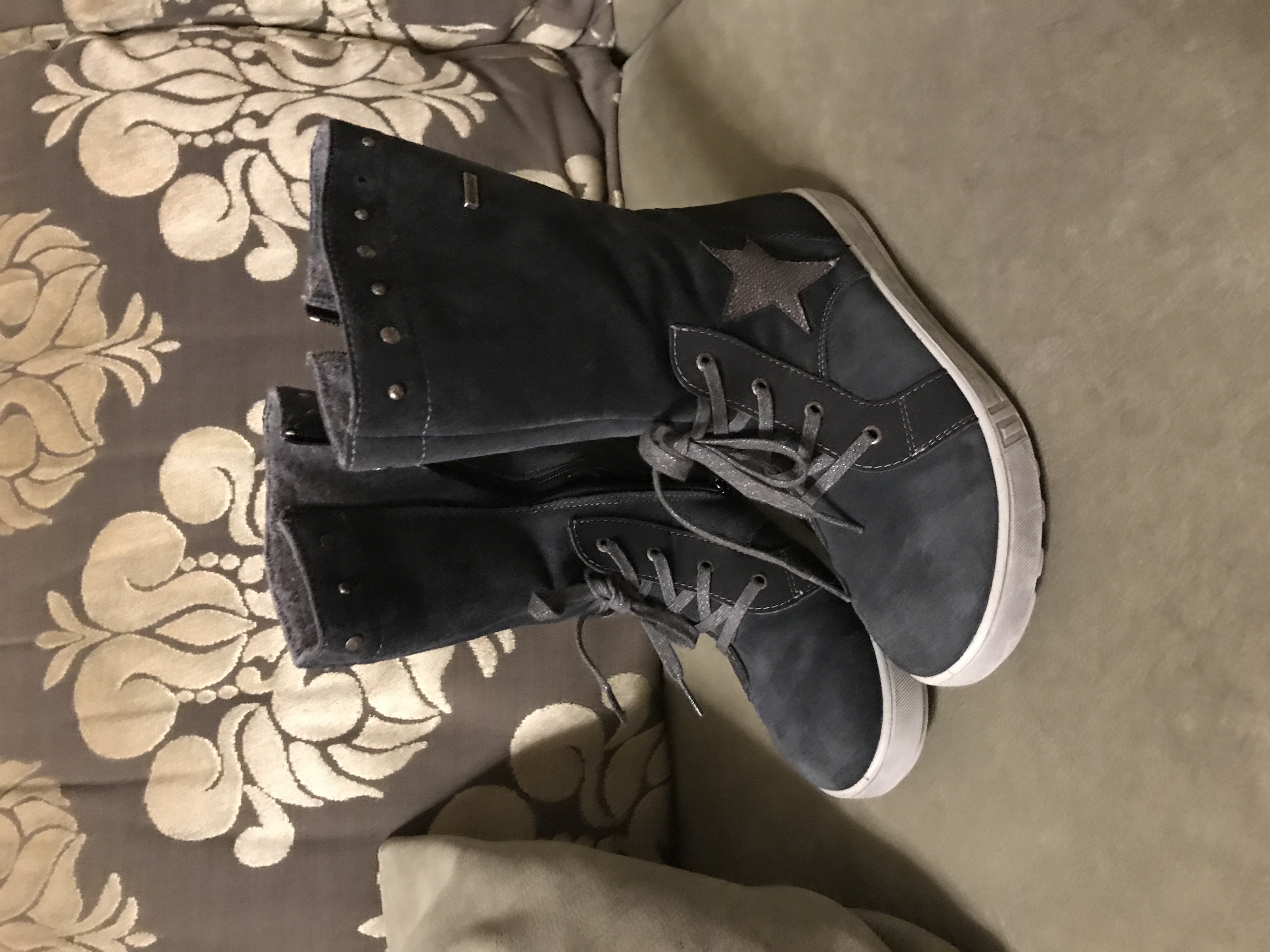 продам для девочки б/у мало совсем