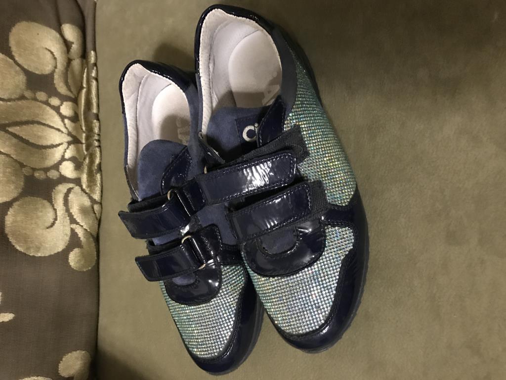 продам для девочки б/у мало совсем