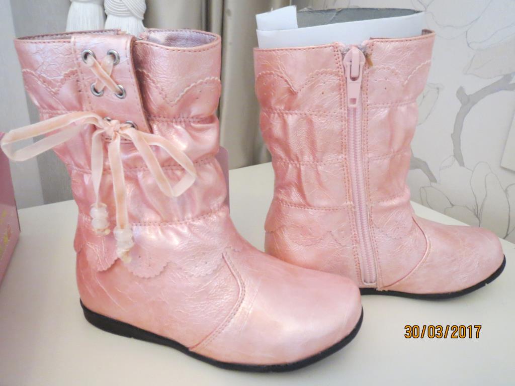 Фламинго новые сапоги р 24          500 рублей . Обувь