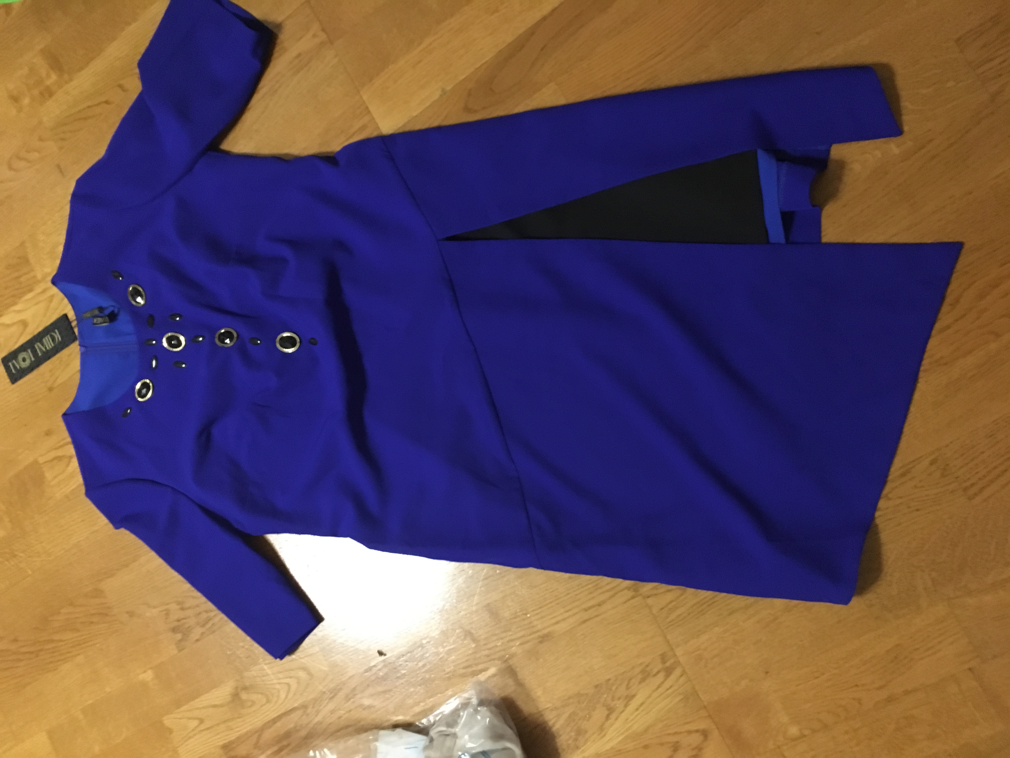 Продаю женское НОВОЕ-ЛЮБАЯ ВЕЩЬ со скидкой отдам