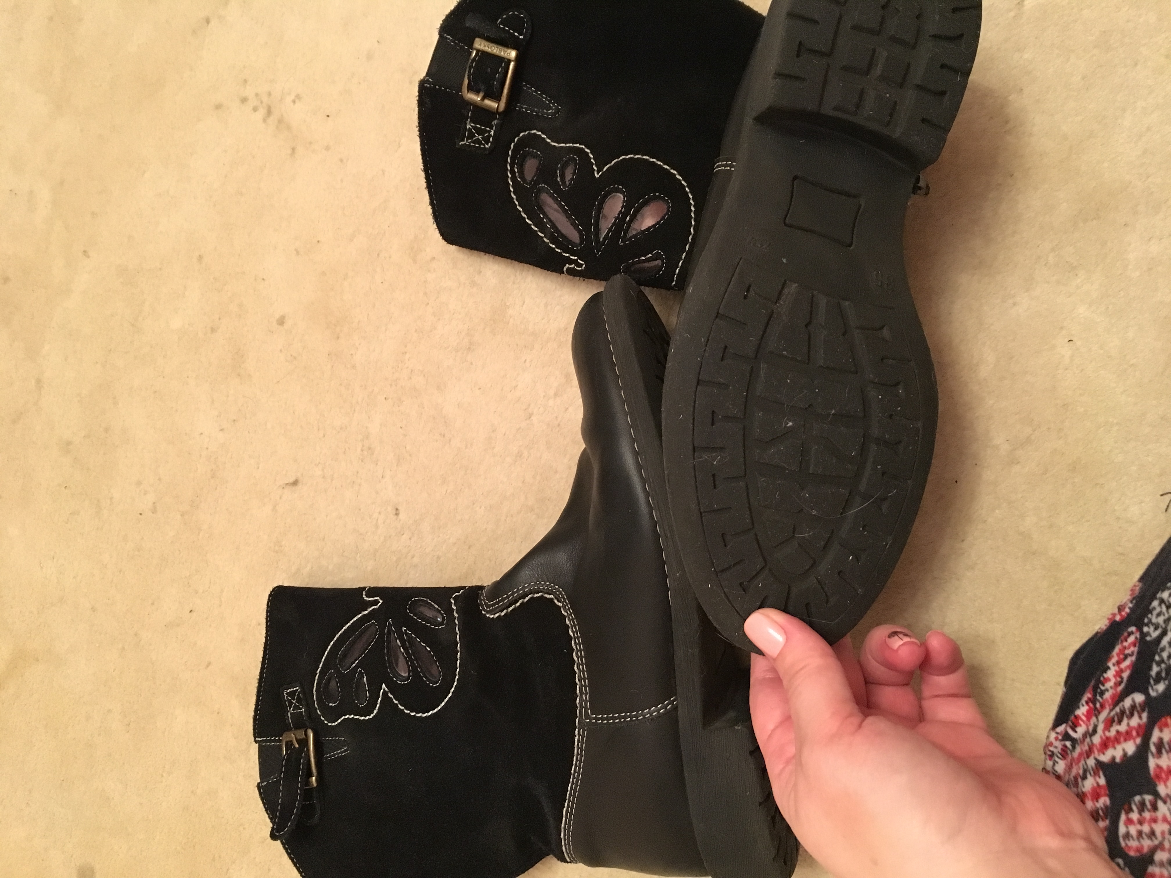 продам для девочки б/у мало совсем