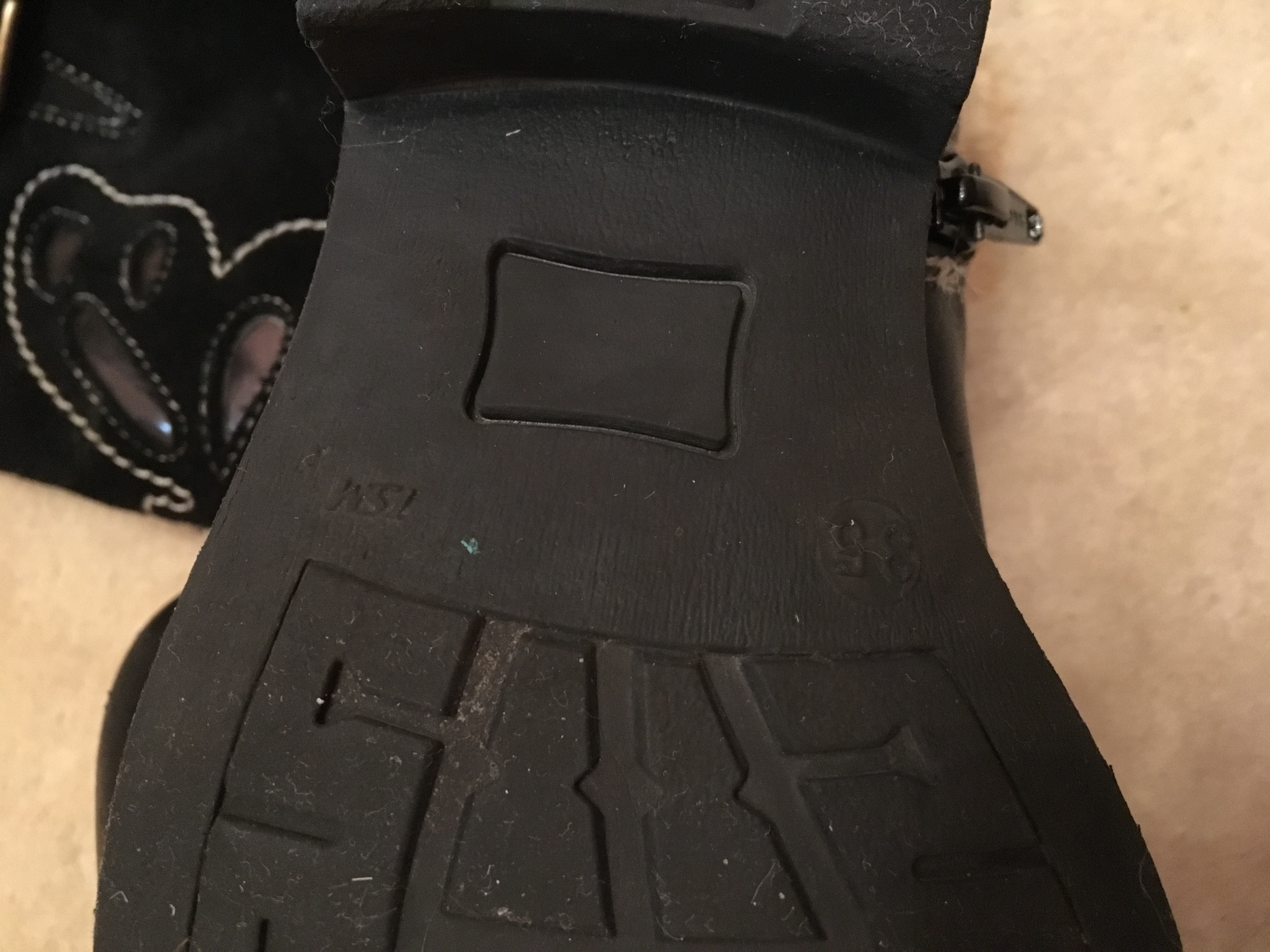 продам для девочки б/у мало совсем