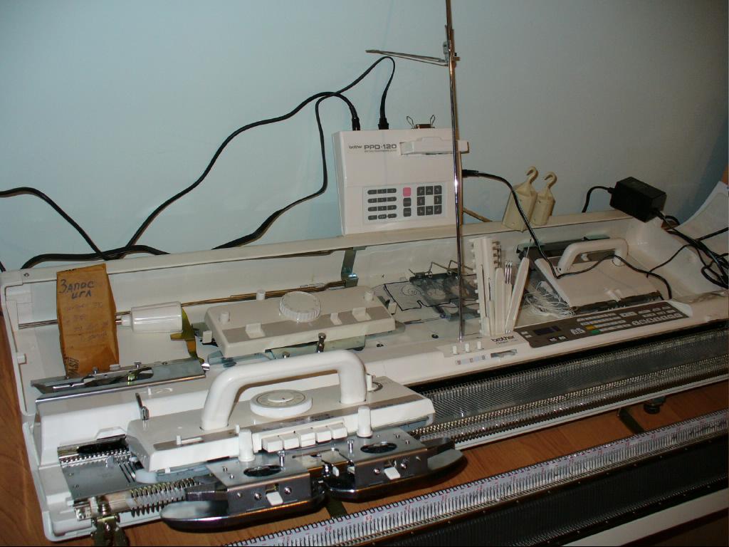 ПРОДАЮ  Электронную вяз. машину Бразер КН940/850  Производства  Японии