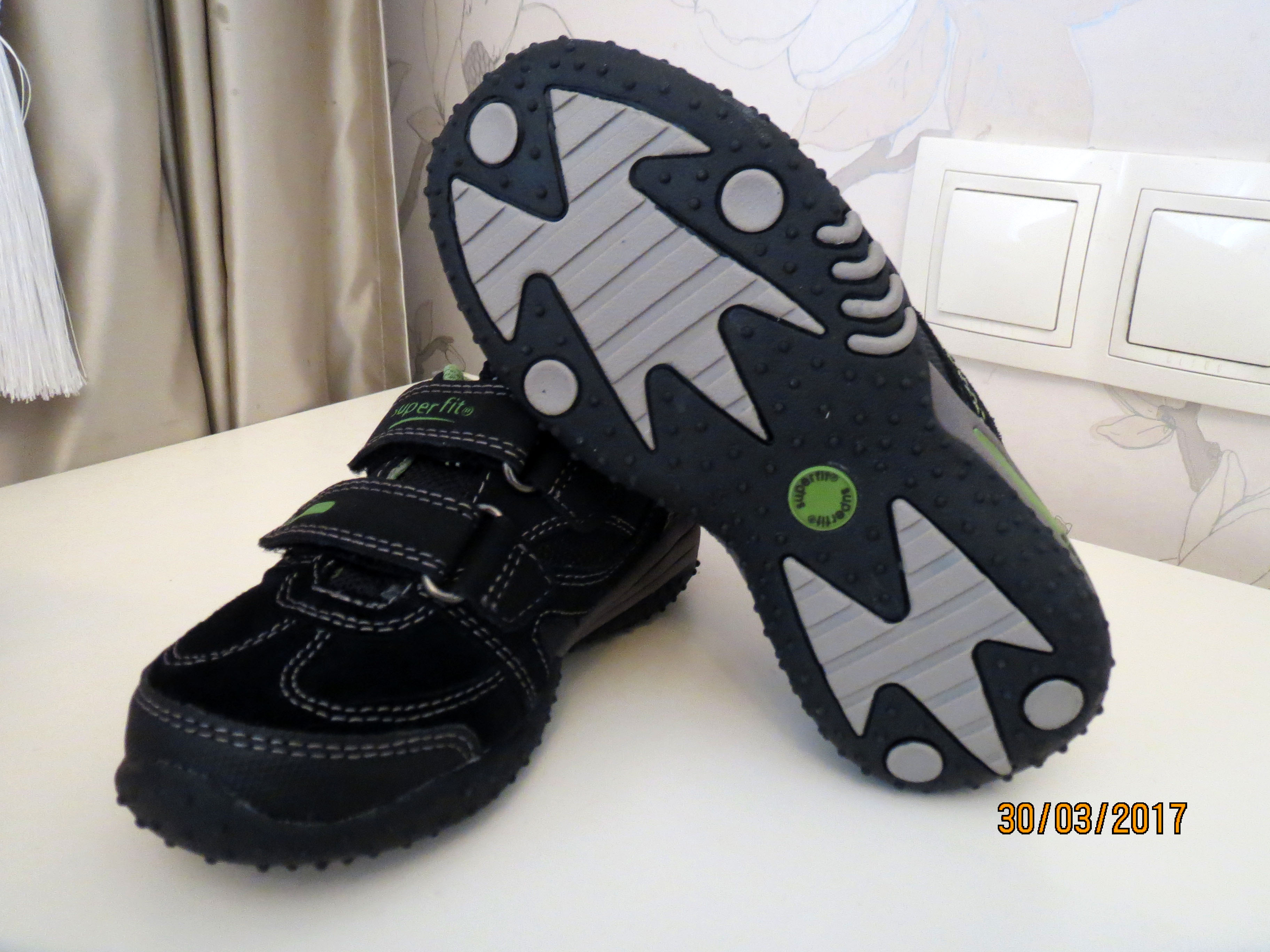 Superfit  кроссовки д/м  р. 24 новые . Обувь