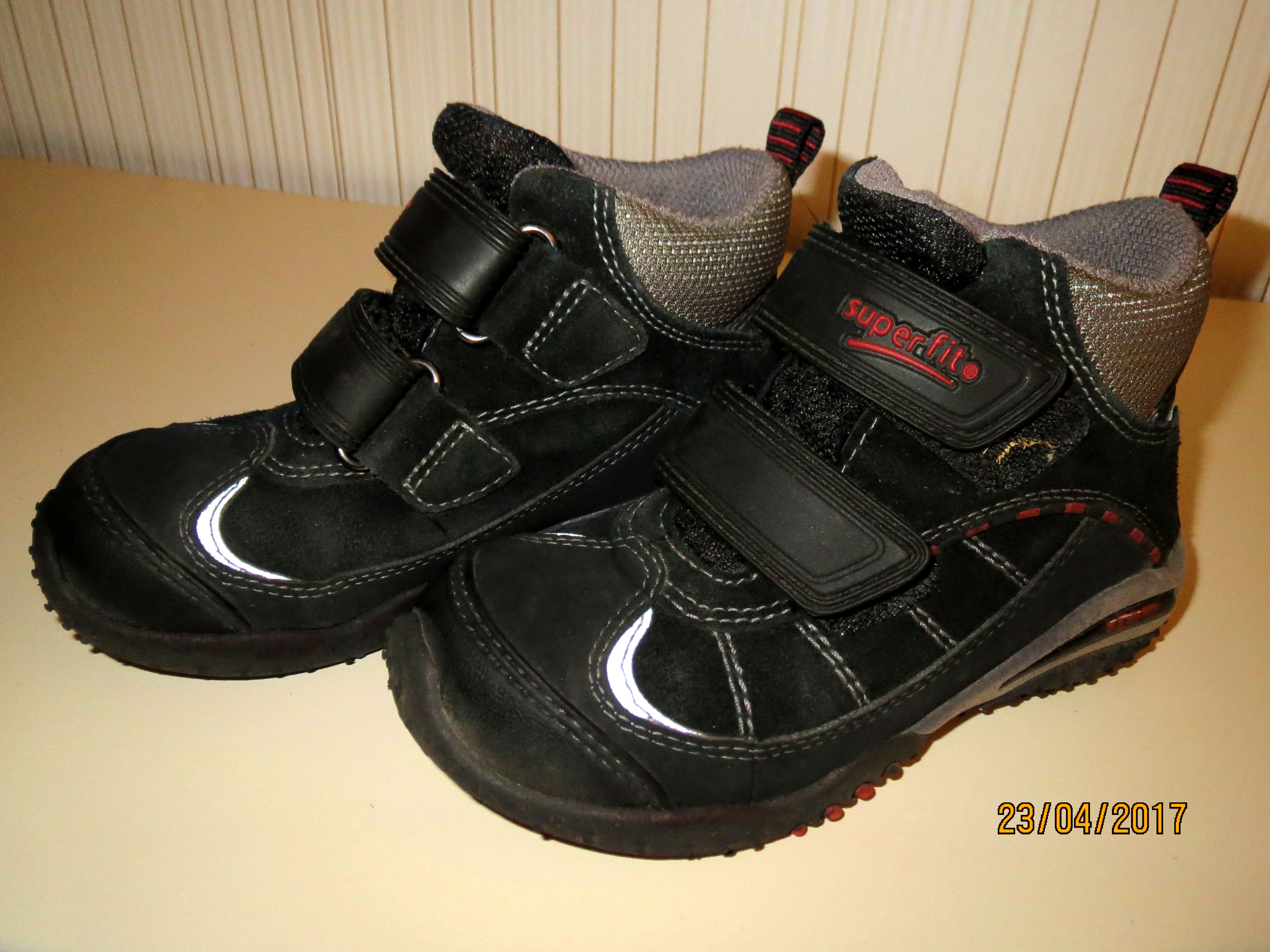 Superfit  кроссовки д/м  р. 25 высокие . Обувь