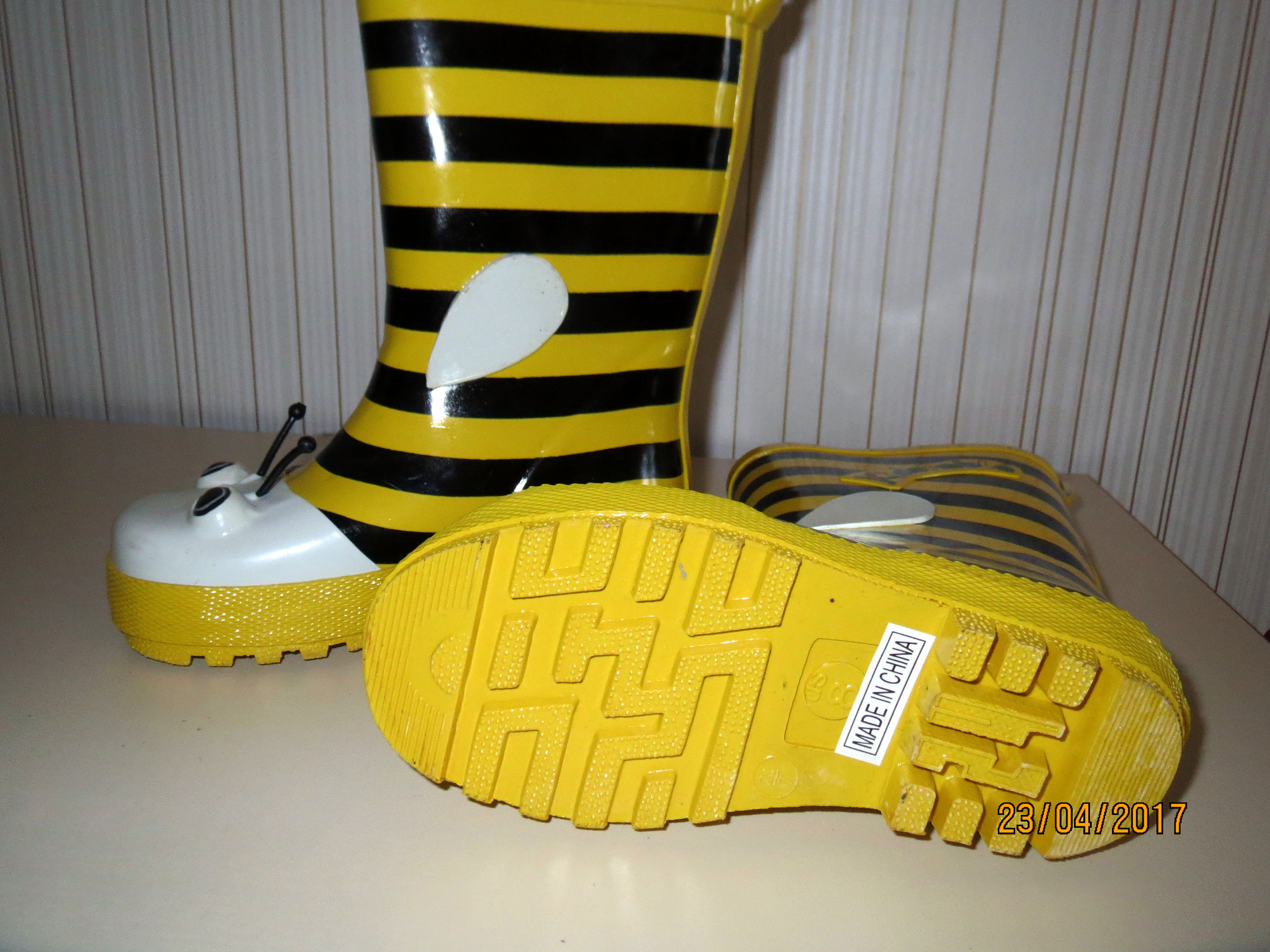 Резиновые сапоги р. 24. Обувь