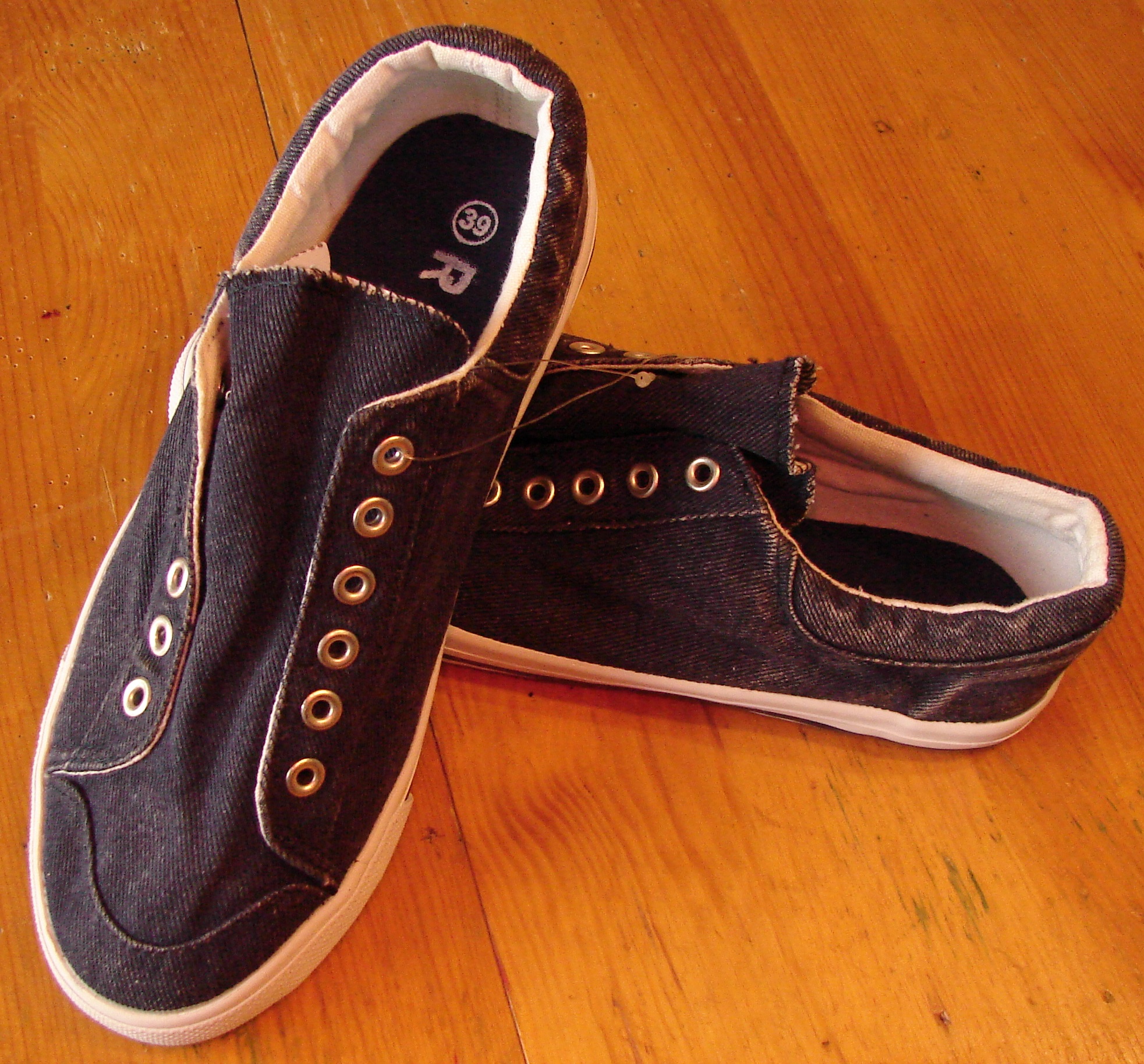 Кеды новые р. 39 и р. 40 1000 руб.. продажа