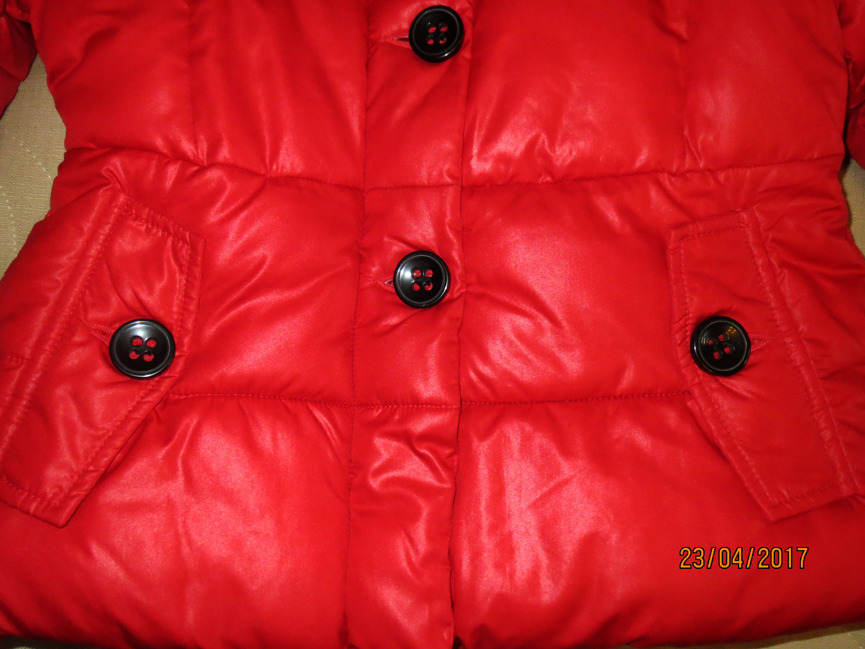 Куркт Brums   7 лет красная . Верхняя одежда продажа 