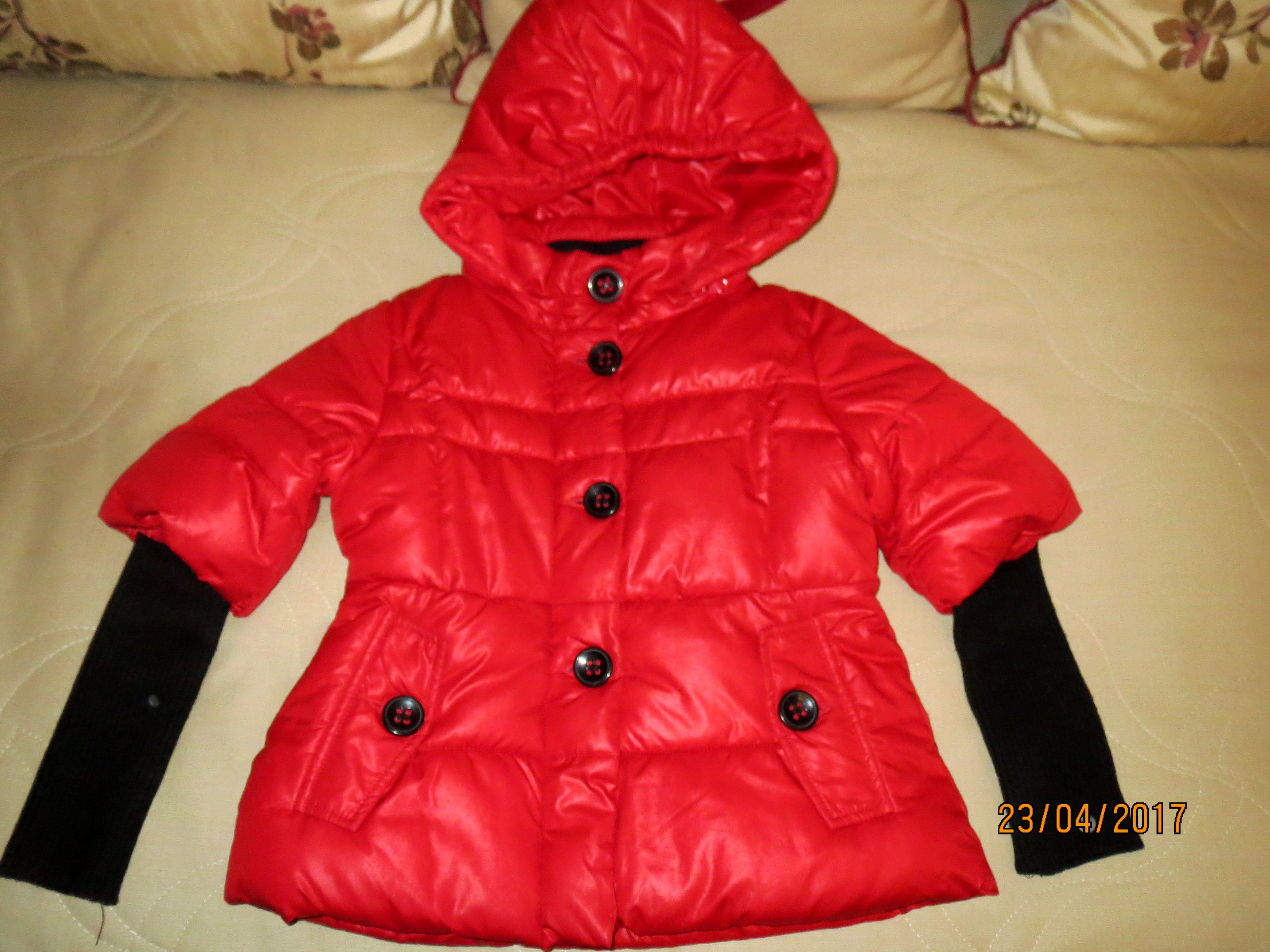 Куркт Brums   7 лет красная . Верхняя одежда продажа 