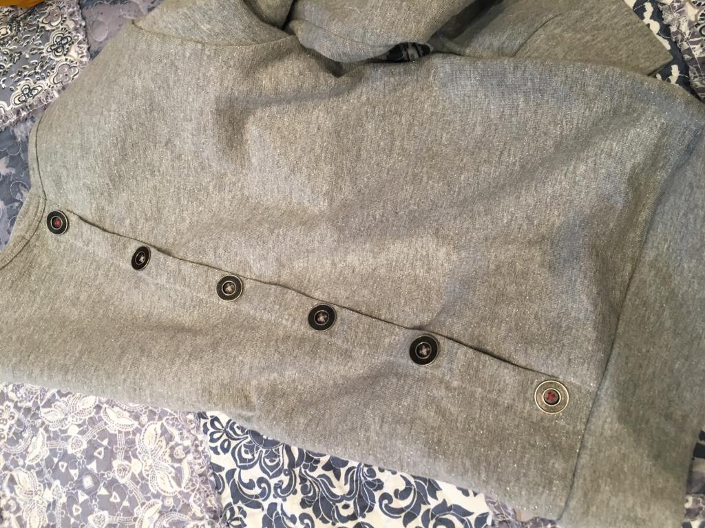 продам для девочки б/у мало совсем