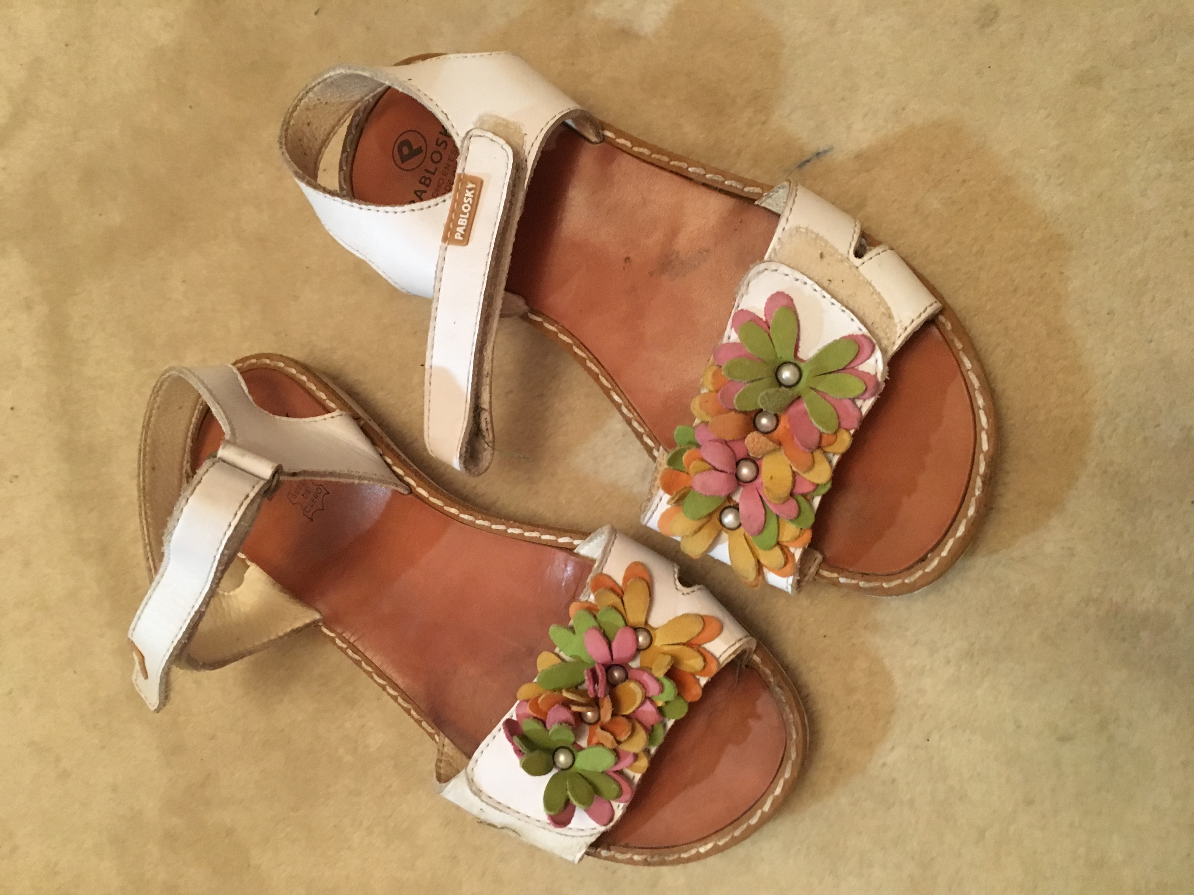 продам для девочки б/у мало совсем