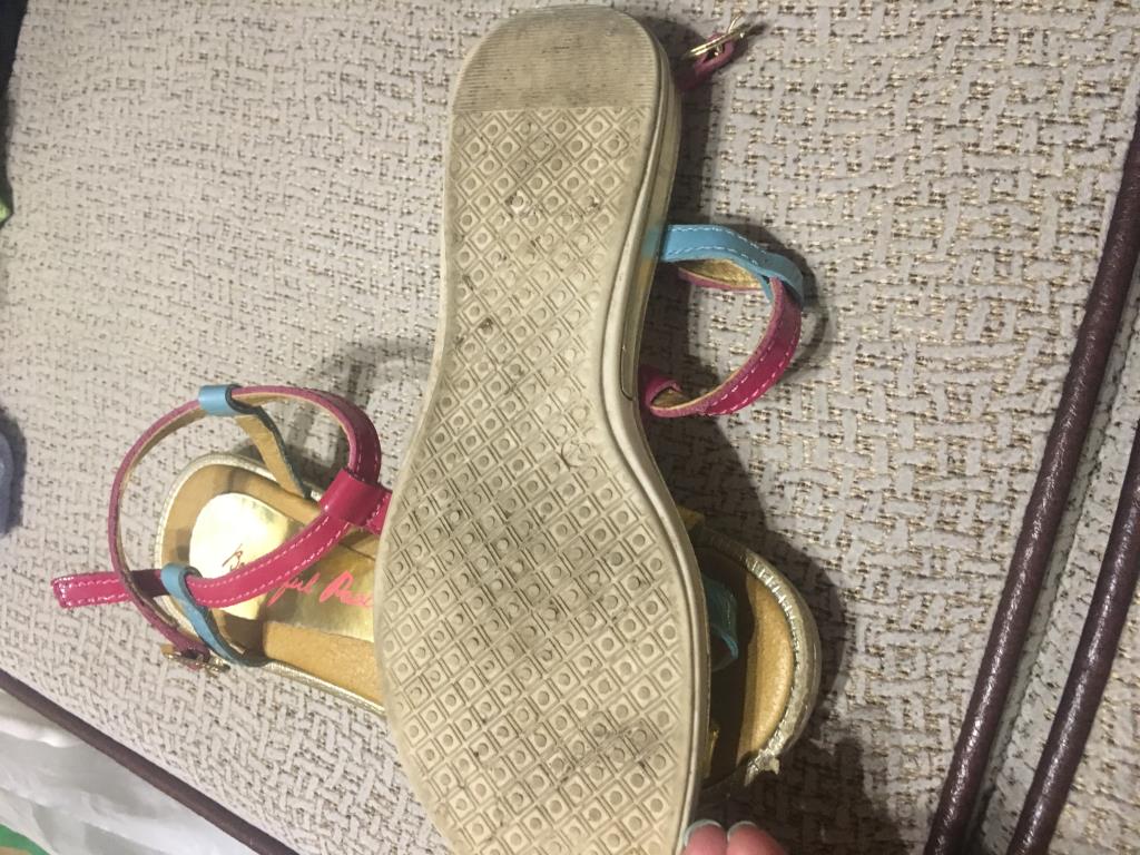 продам для девочки б/у мало совсем