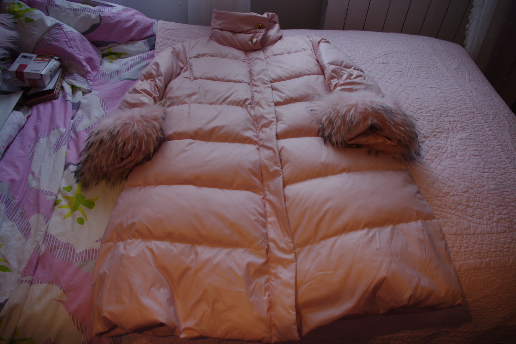 Odri крутейшее пуховое пальто с натурмехом-44-3500. ЗАБРАЛИ