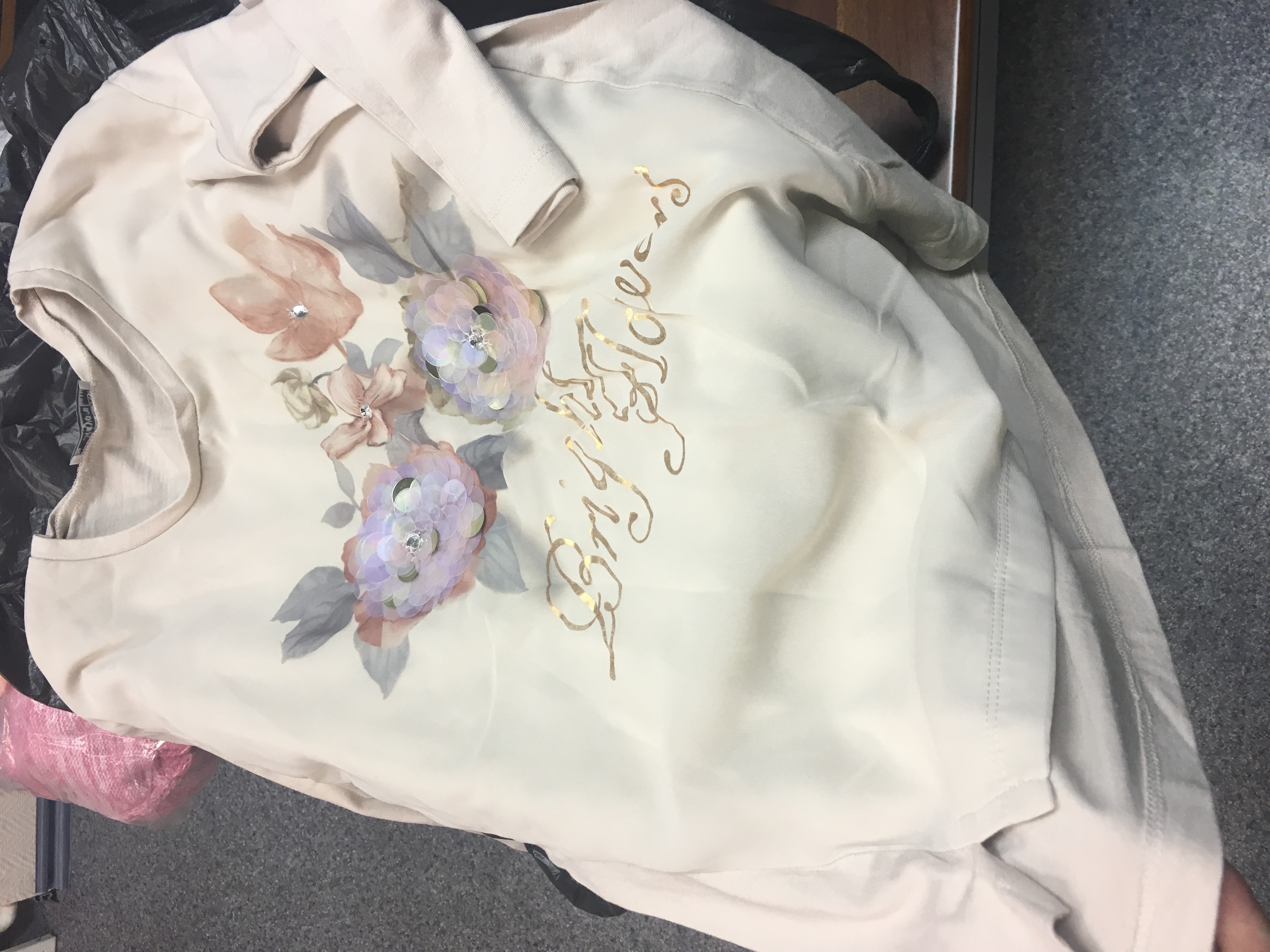 продам для девочки б/у мало совсем