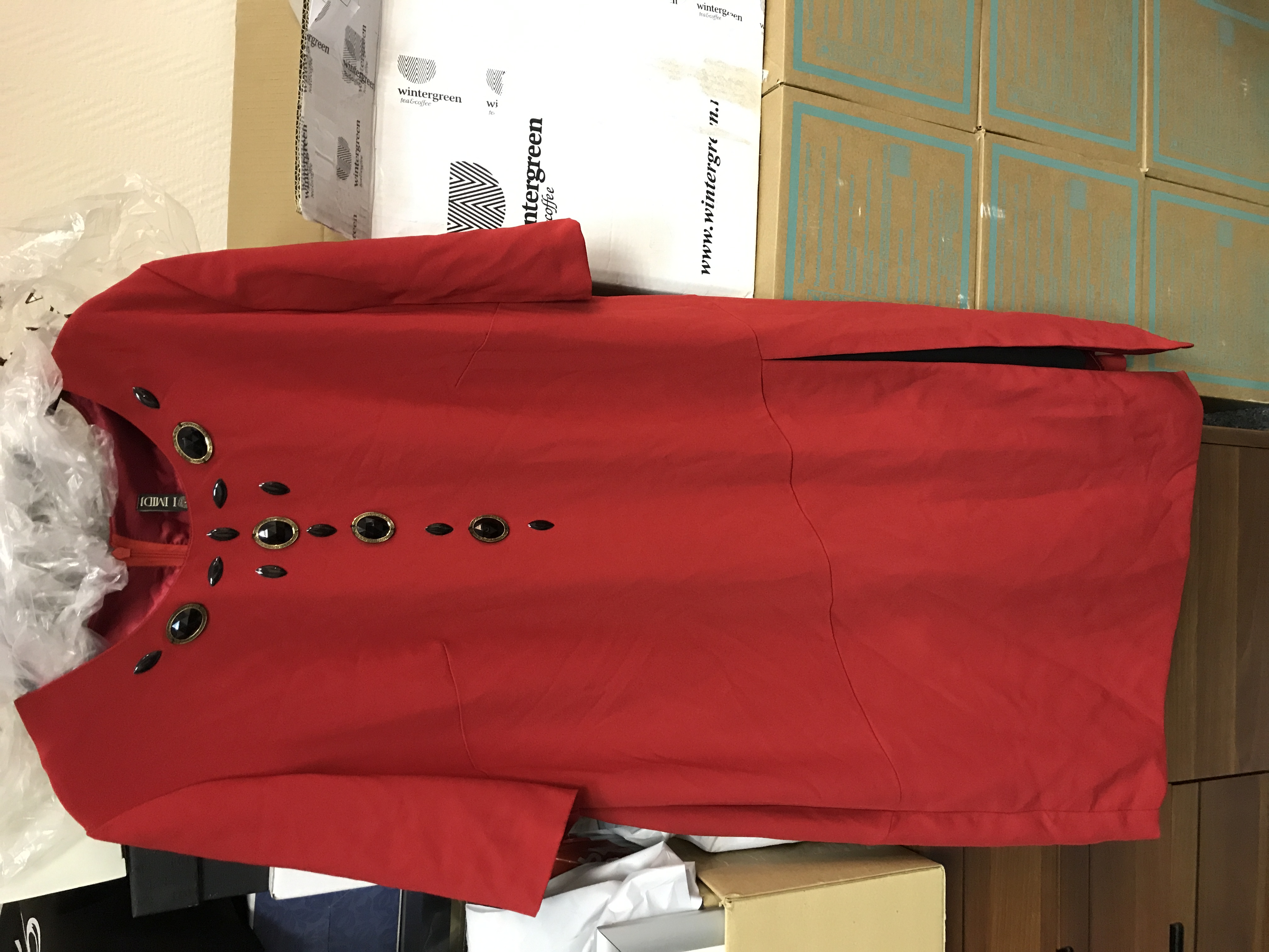 Продаю женское НОВОЕ-ЛЮБАЯ ВЕЩЬ со скидкой отдам