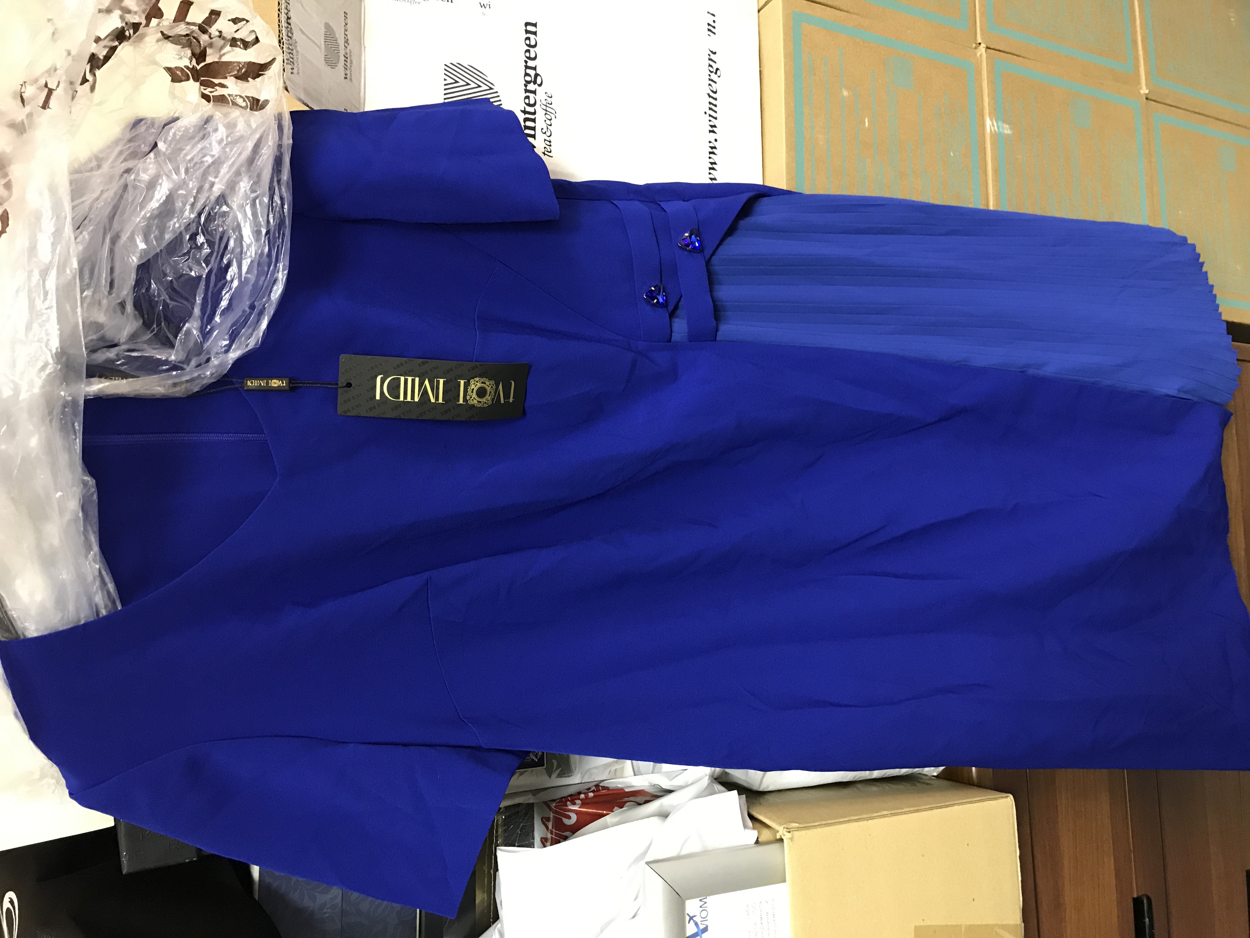 Продаю женское НОВОЕ-ЛЮБАЯ ВЕЩЬ со скидкой отдам