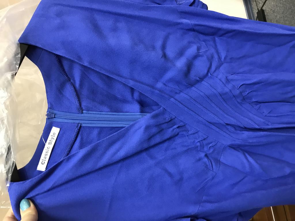 Продаю женское НОВОЕ-ЛЮБАЯ ВЕЩЬ со скидкой отдам