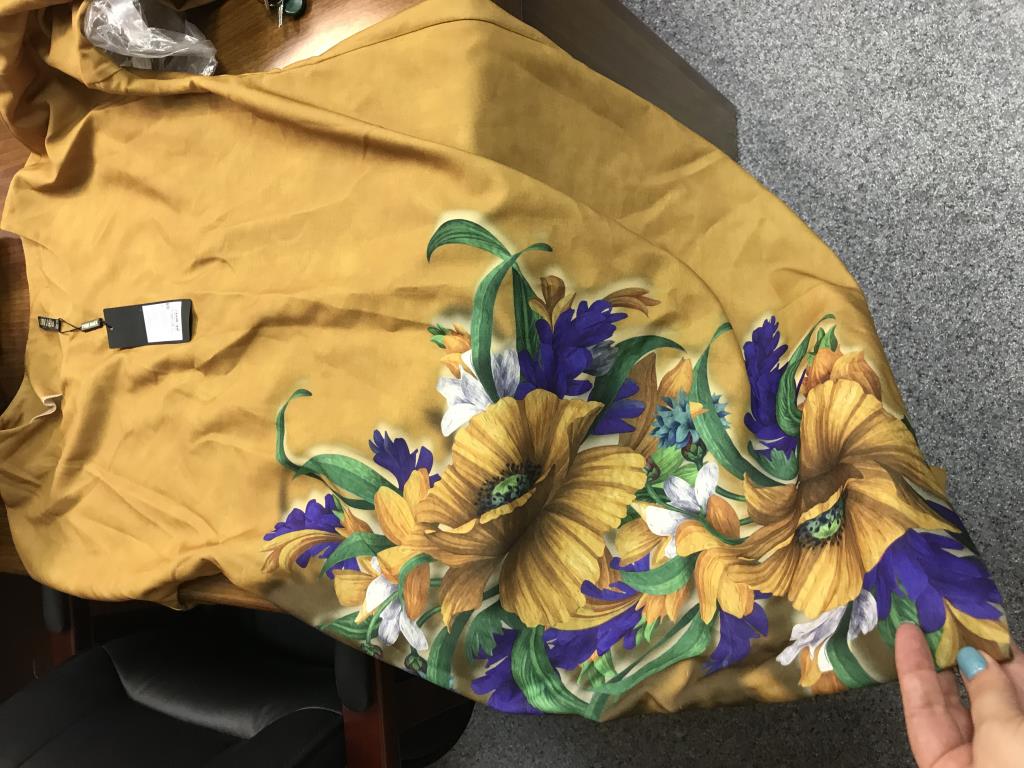 Продаю женское НОВОЕ-ЛЮБАЯ ВЕЩЬ со скидкой отдам