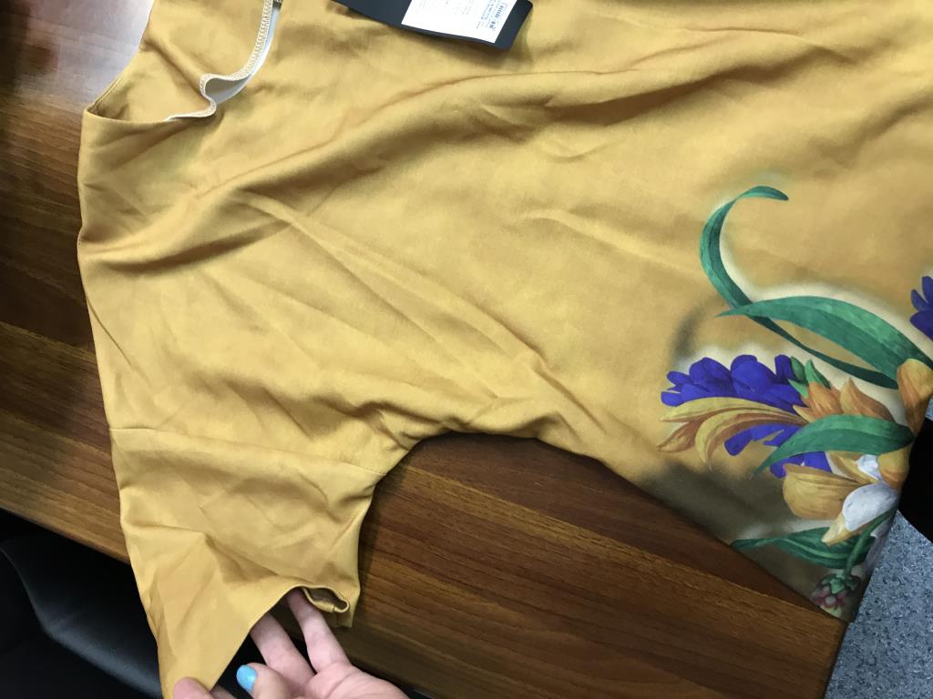 Продаю женское НОВОЕ-ЛЮБАЯ ВЕЩЬ со скидкой отдам