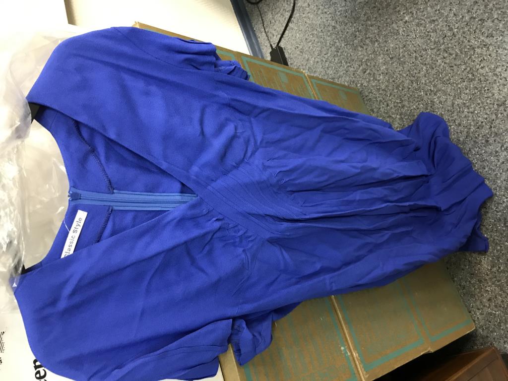 Продаю женское НОВОЕ-ЛЮБАЯ ВЕЩЬ со скидкой отдам