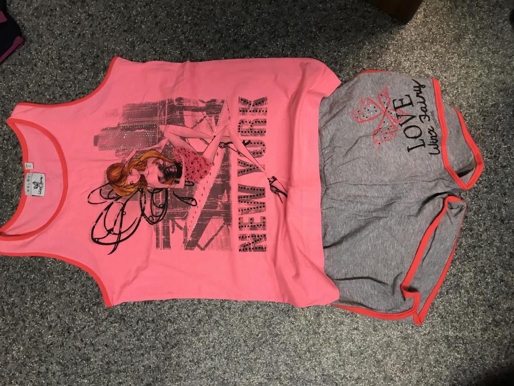 продам для девочки б/у мало совсем