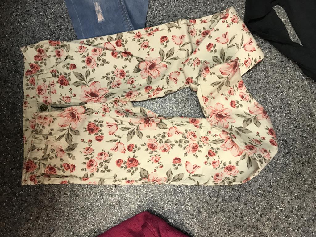 продам для девочки б/у мало совсем