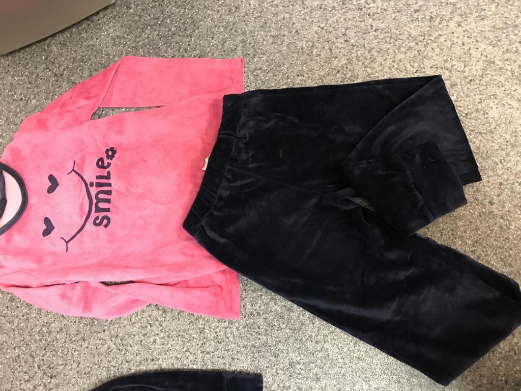 продам для девочки б/у мало совсем