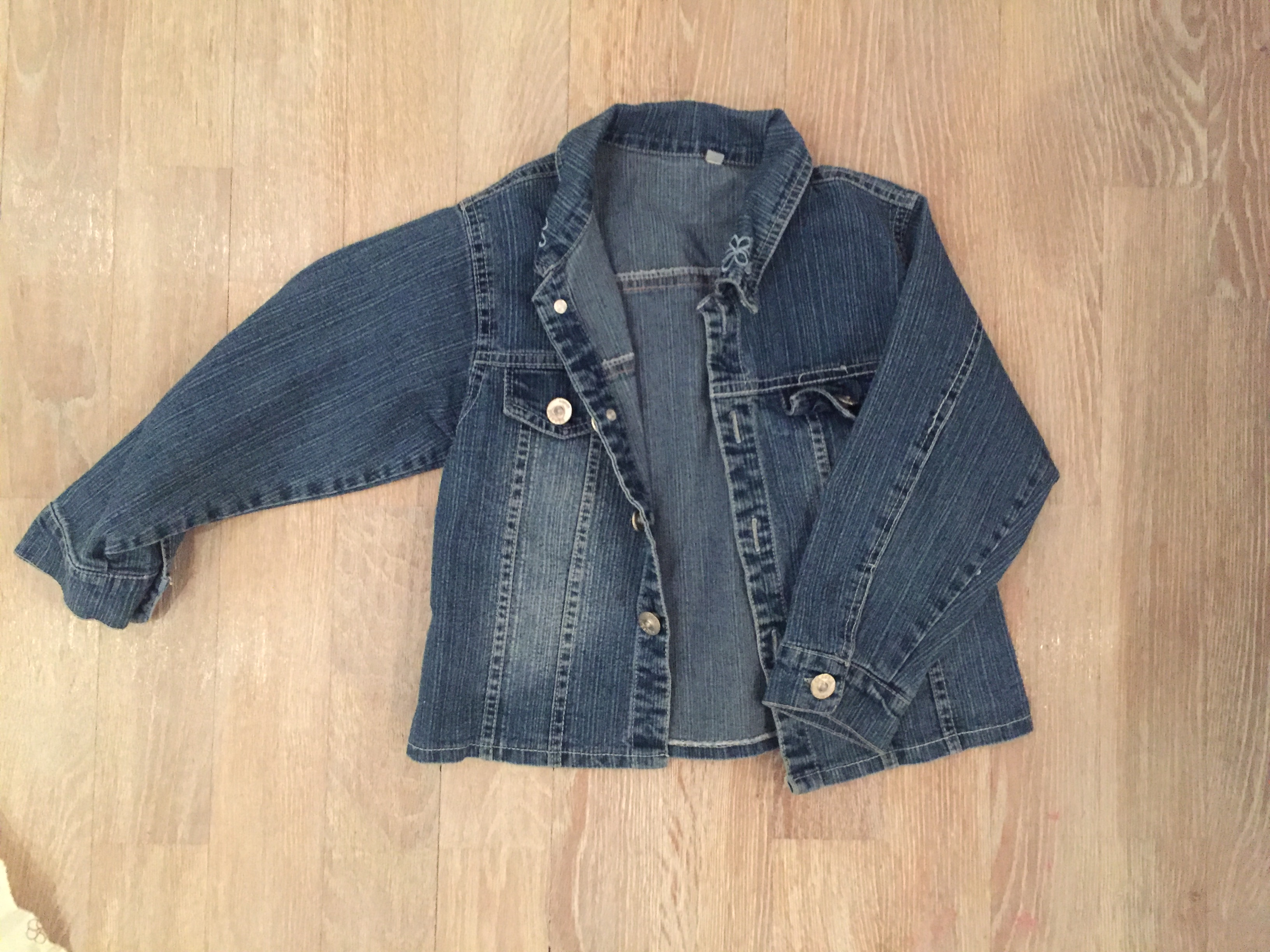 Джинсовка на 4 года. я-Отдала с 01.06.2019