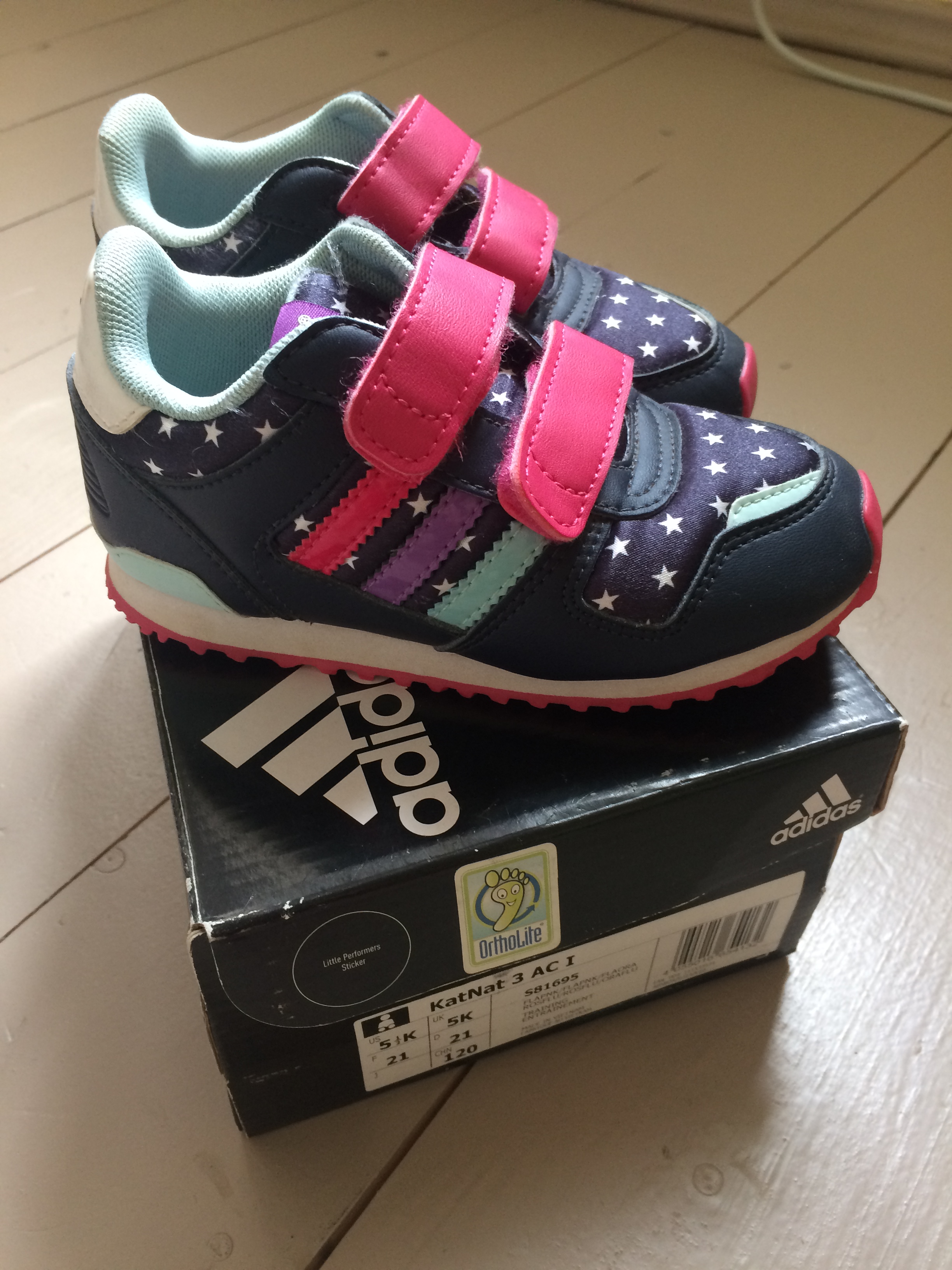 легкие кроссовки Адидас, р21, экв 1500. Детская обувь р18-34