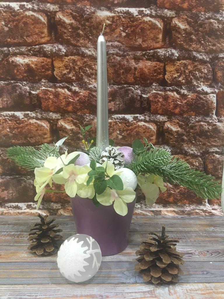 Интерьерная композиция из искусственных цветов . Подарки