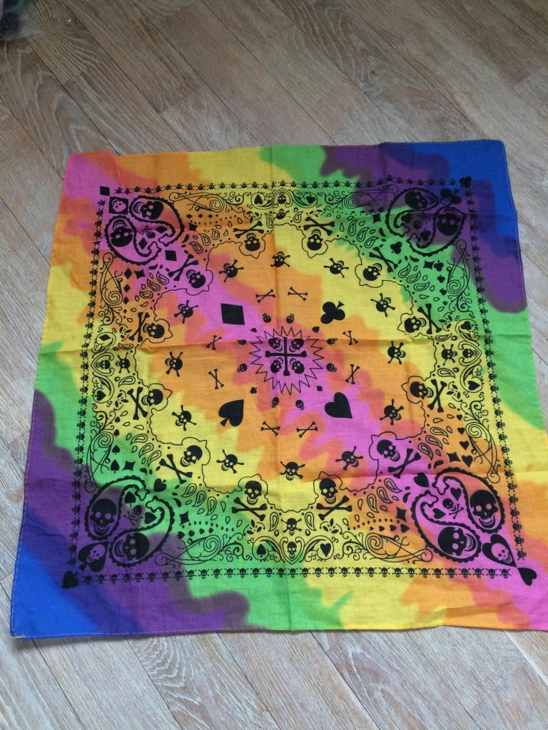 небольшой цветной платочек. Разное