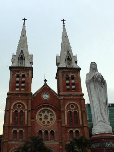 Notre-Dame Cathedral Basilica of Saigon. Блиц: храмы