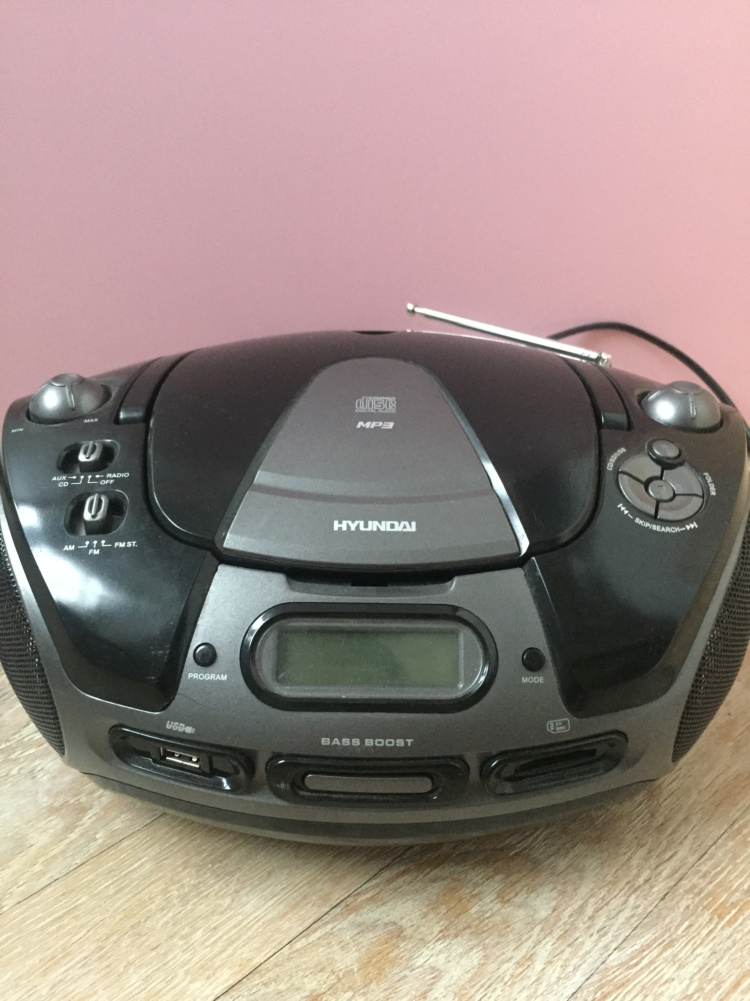 рабочий магнитофон Hyundai, экв1500. я-Продано