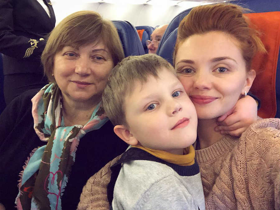 Ольга Кузьмина с сыном и мамой
