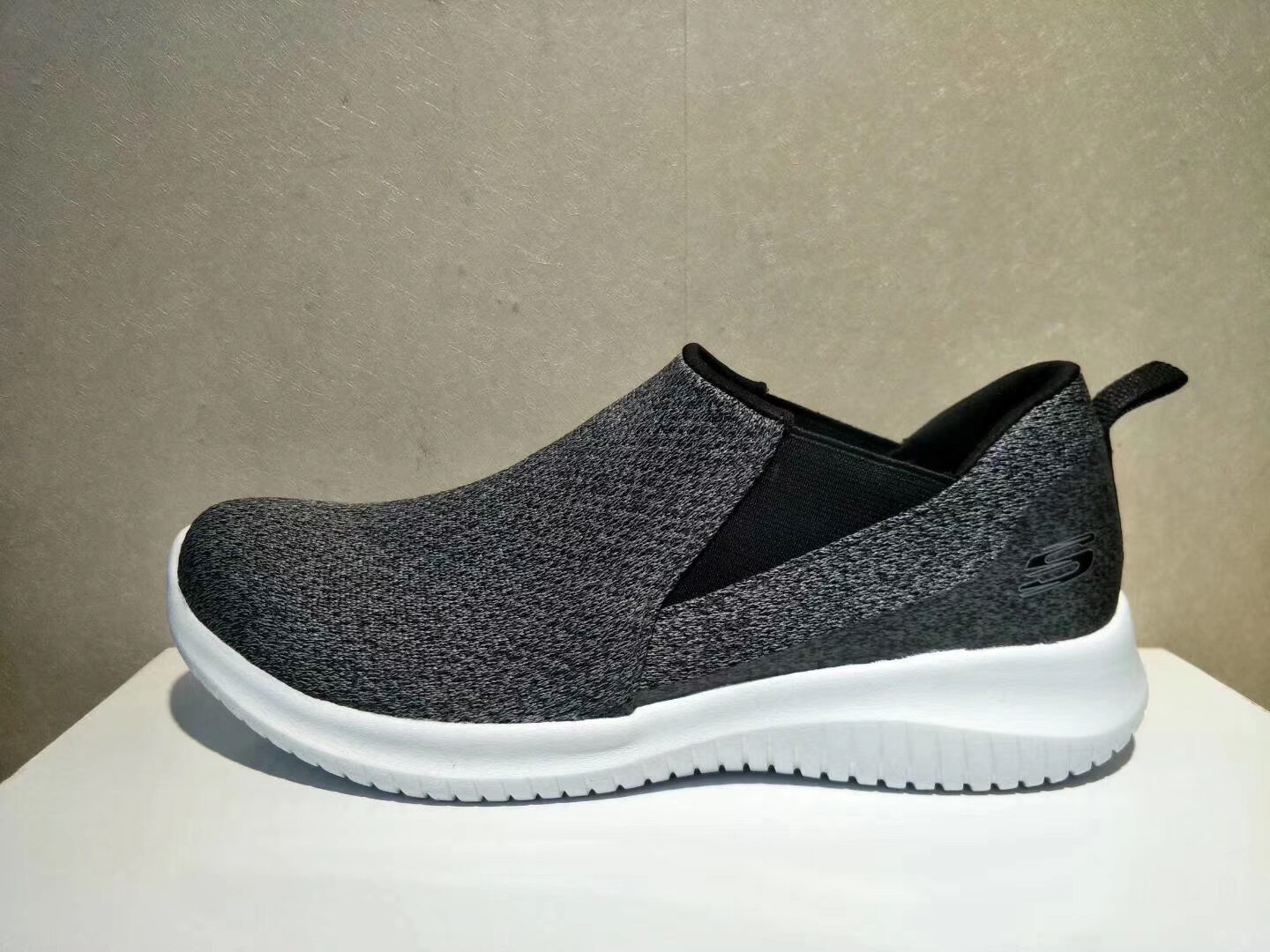 S*ce*che*r*s жен.