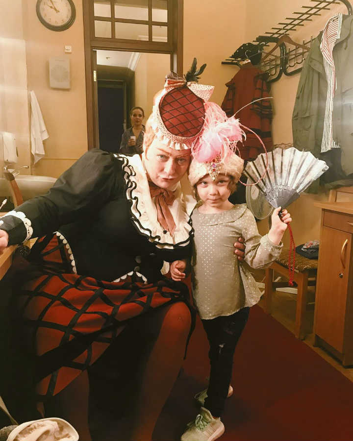 Мария Аронова с внучкой
