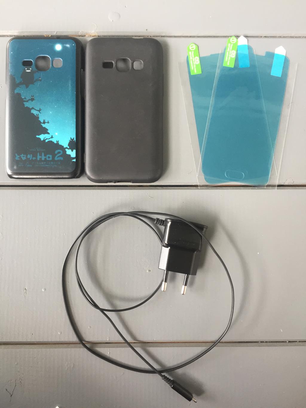 2 чехла, 2 пленки, зарядка, .чек. я-Продано