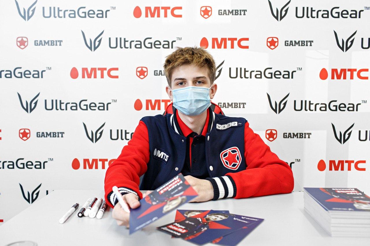 Автограф-сессия амбассадора lg ultra gear от gambit esports марка letw1k3 данилова