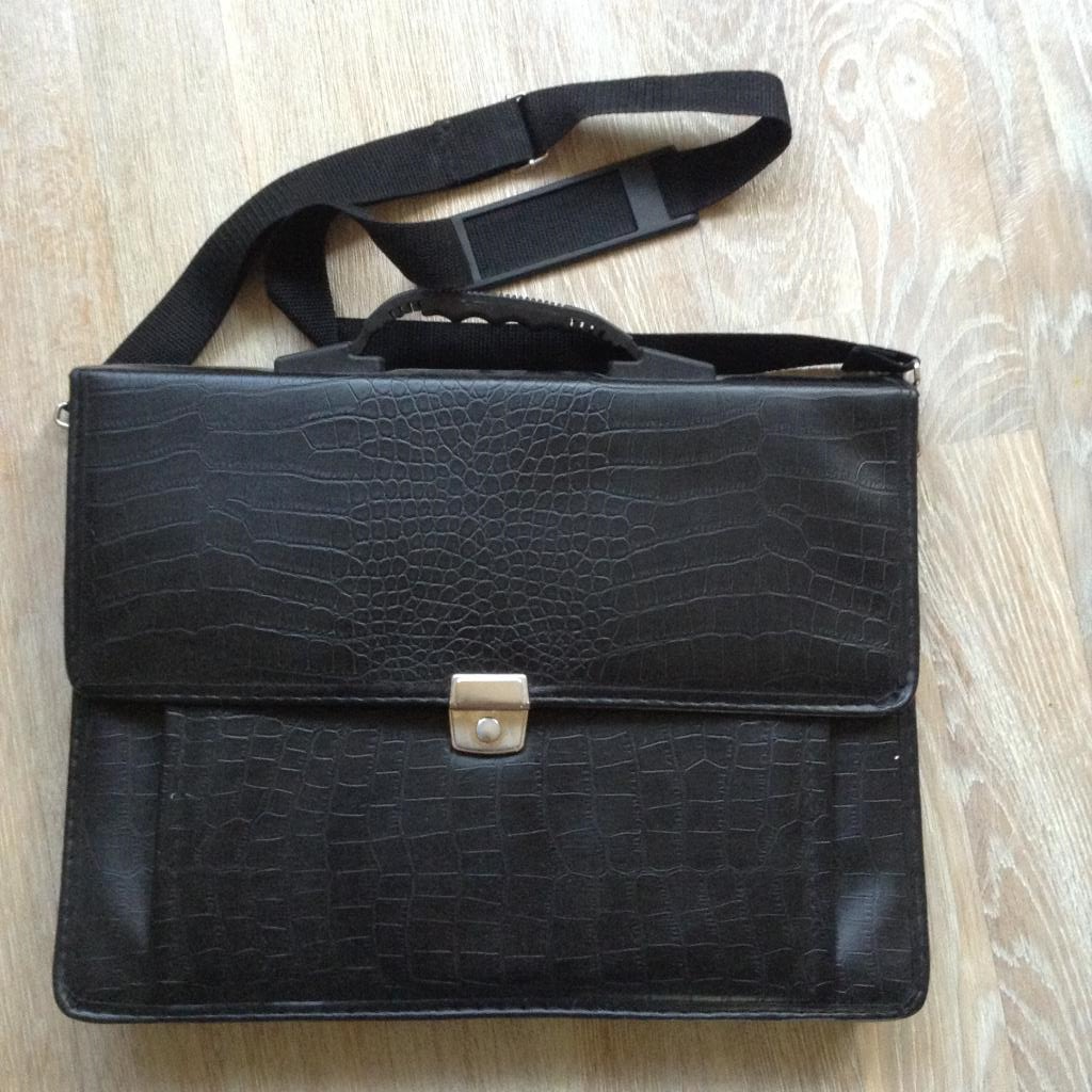 большая мужская сумка, где ремень порвана. я-Отдала с 01.06.2019