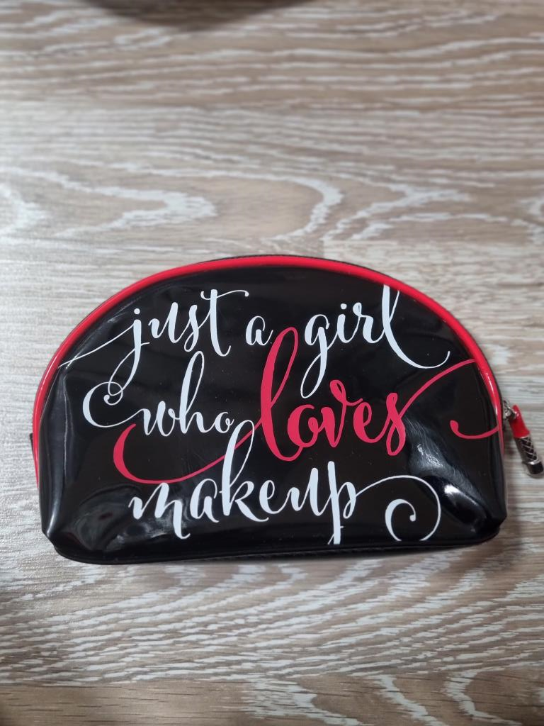 Косметичка 300р.. 9.9.Парфюм, косметика и косметички