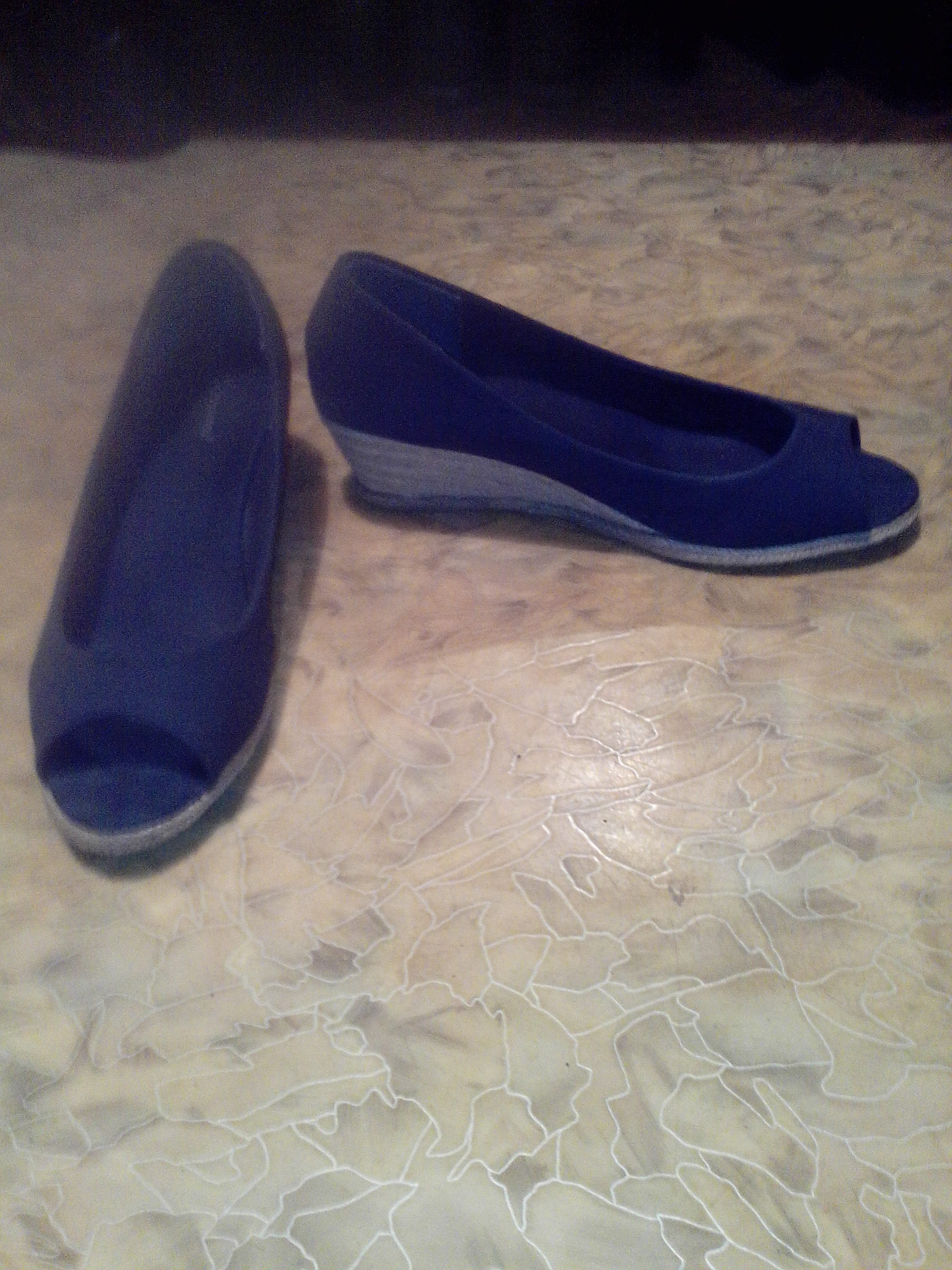 Туфли летние х/б за чай.Такие же ярко-оранжевые. 