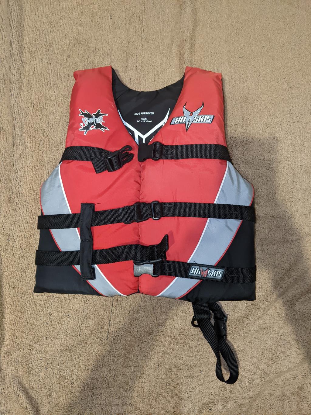 Игрушки , книги. 