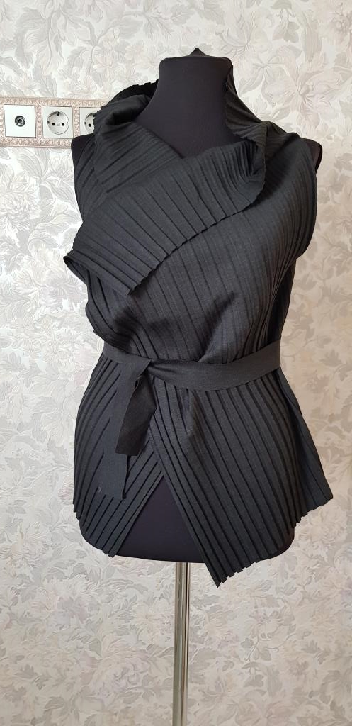 жилет кардиган io..io р.140/150 - цена 1200=. 6 - В НАЛИЧИИ - детское НОВОЕ