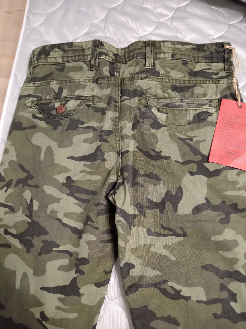 джоггеры сзади. 