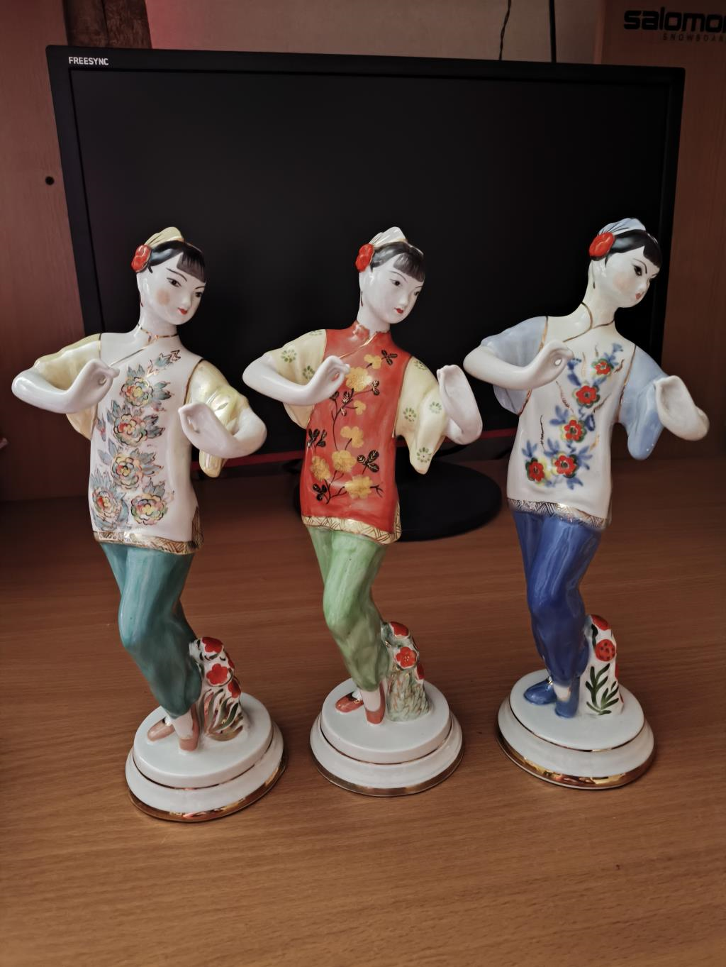 Танцующие китаянки