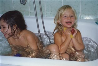 Детки в ванной