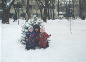 С момой под елочкой