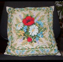 Подушка с полевыми цветами